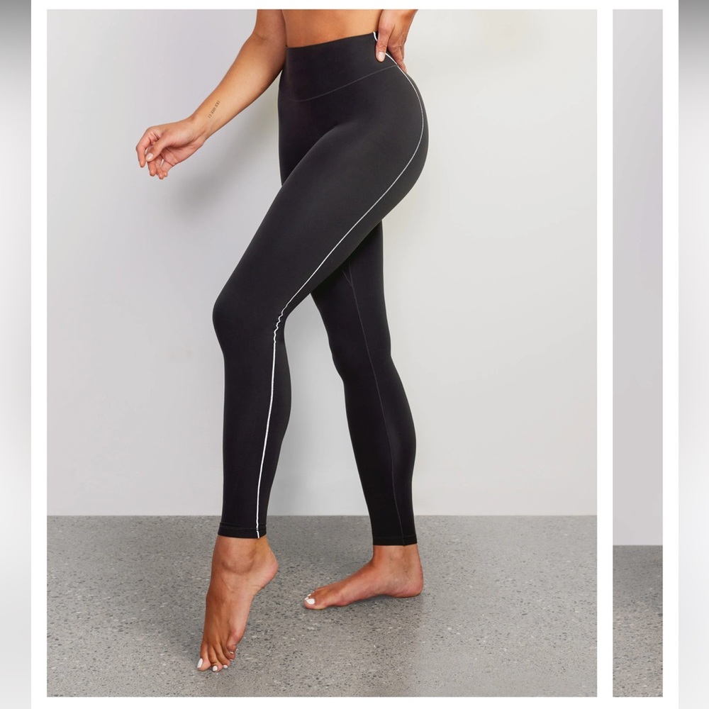 ISO stori icon tight onyx/white size 2 or 4